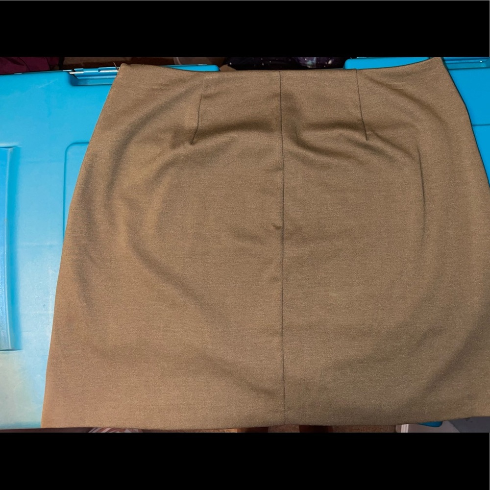 Green, fitted skirt